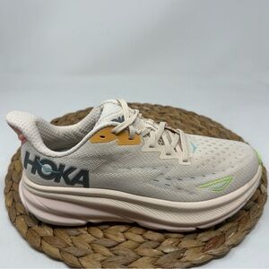 Hoka One Clifton 9 Running Shoe Sneaker Vanilla Astral Size 8 Women's